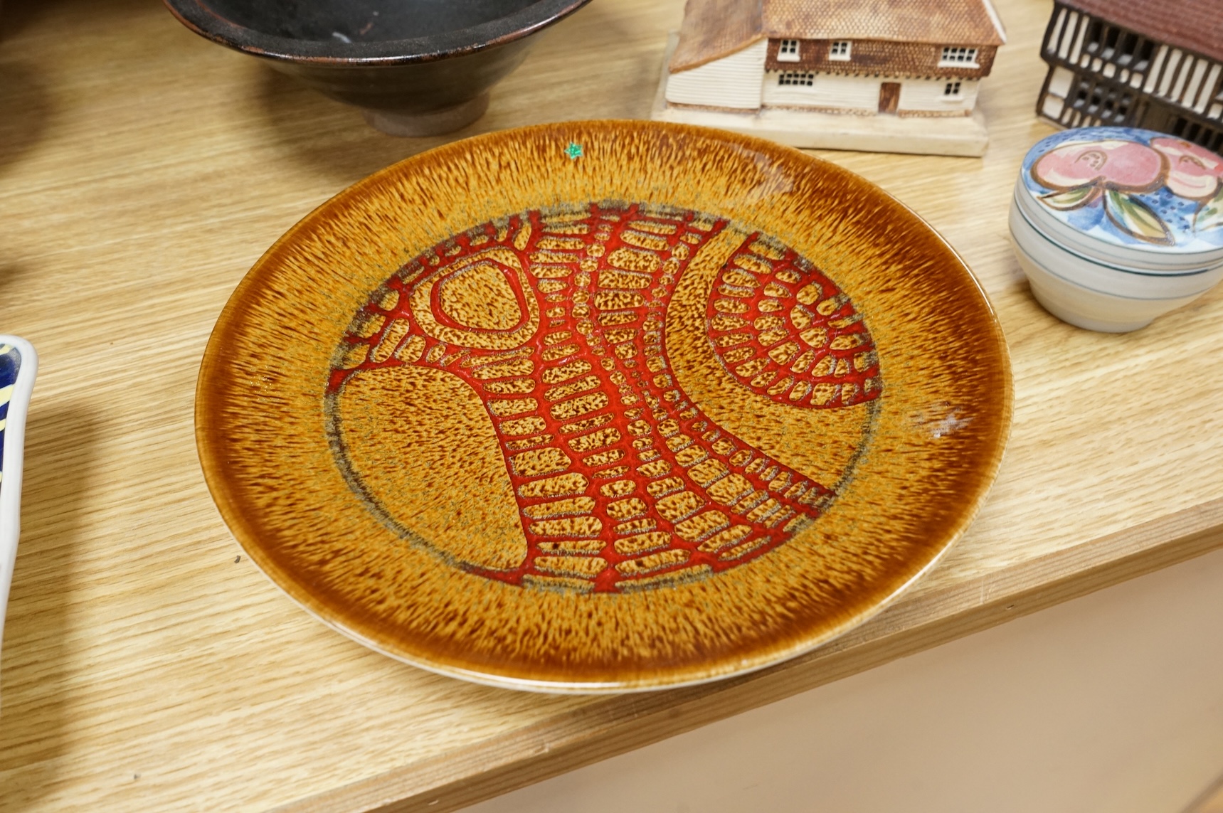 A Poole pottery Aegean dish, together with a selection of Studio pottery bowls, dishes, jugs etc and a Donoghue / Rye cottage model, Poole dish 20cm diameter (14)